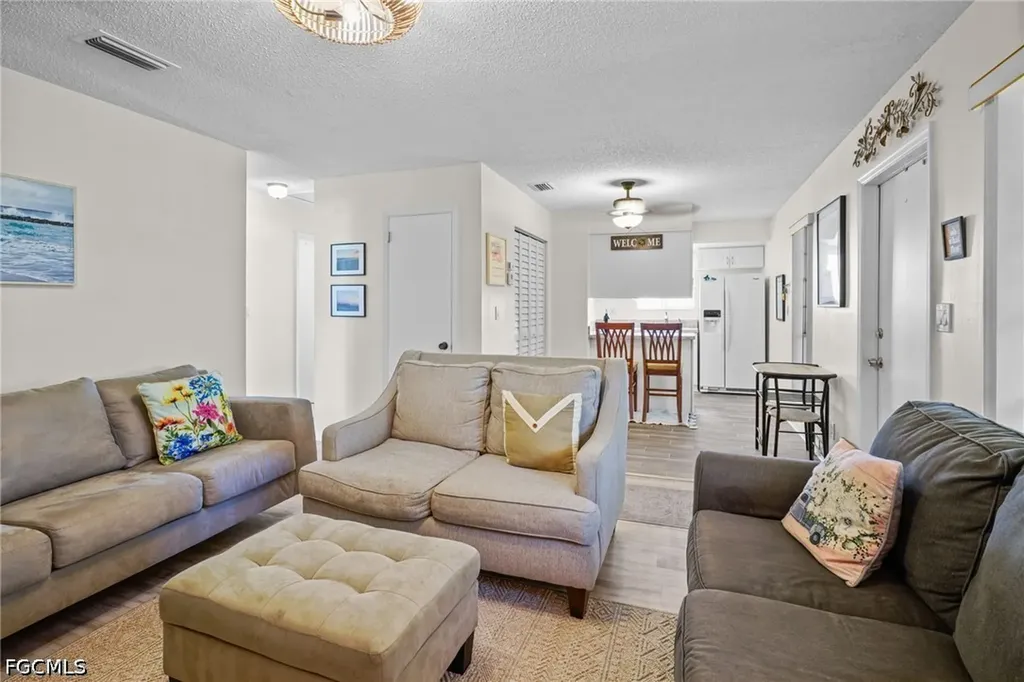 5848 Queen Elizabeth Way Fort Myers FL 33907