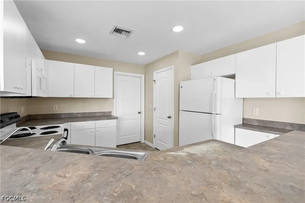 1124 Diplomat Parkway W Cape Coral FL 33993