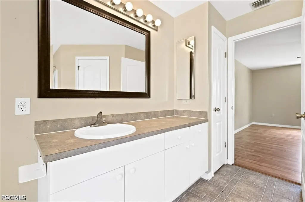 1124 Diplomat Parkway W Cape Coral FL 33993