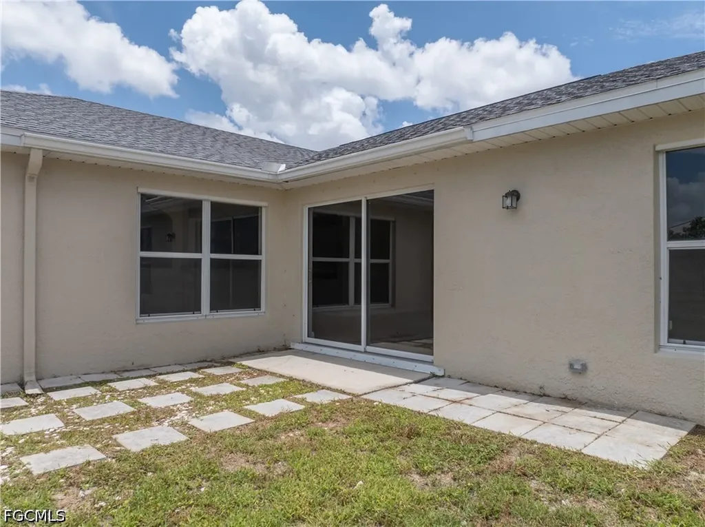 1124 Diplomat Parkway W Cape Coral FL 33993