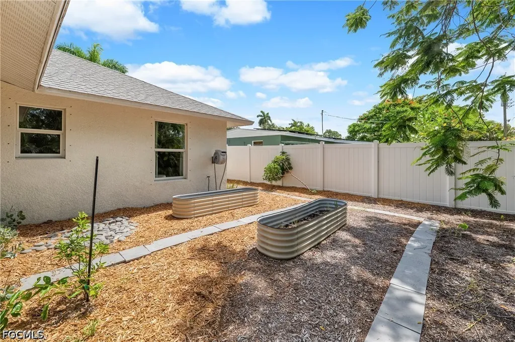 1658 Passaic Avenue Fort Myers FL 33901