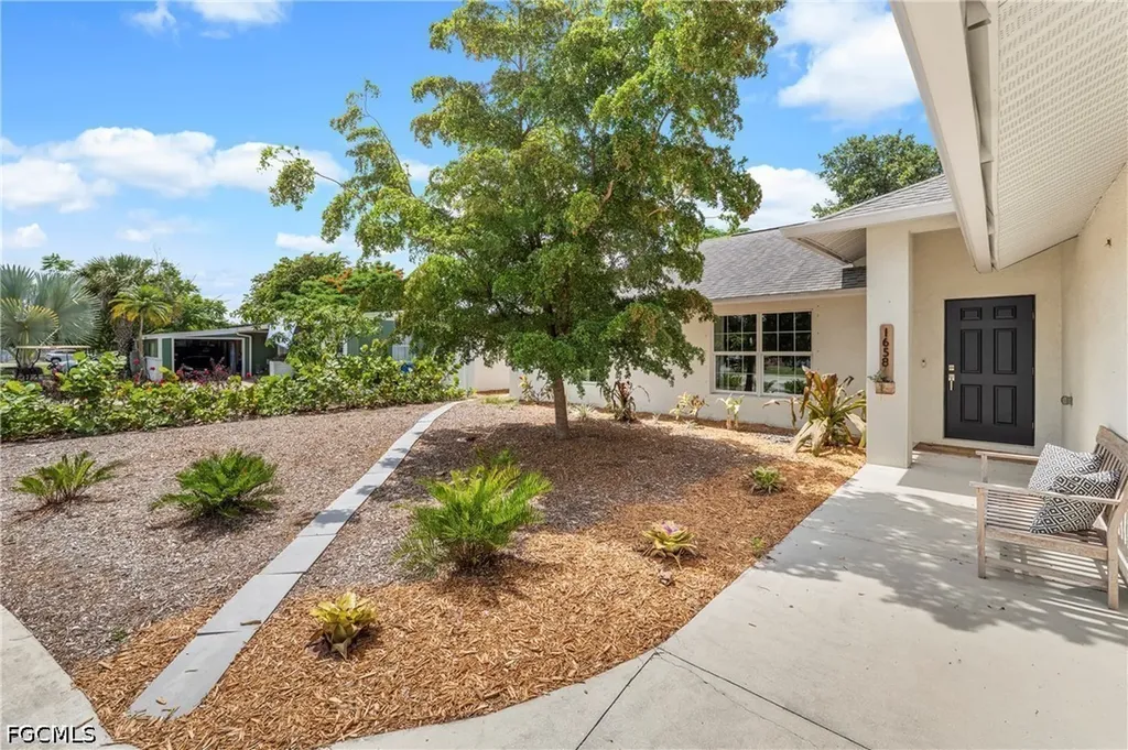 1658 Passaic Avenue Fort Myers FL 33901
