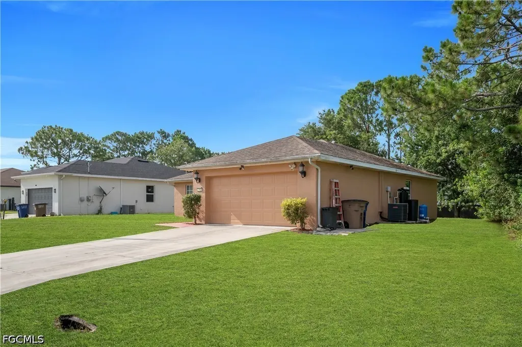 2707 42nd Street W Lehigh Acres FL 33971