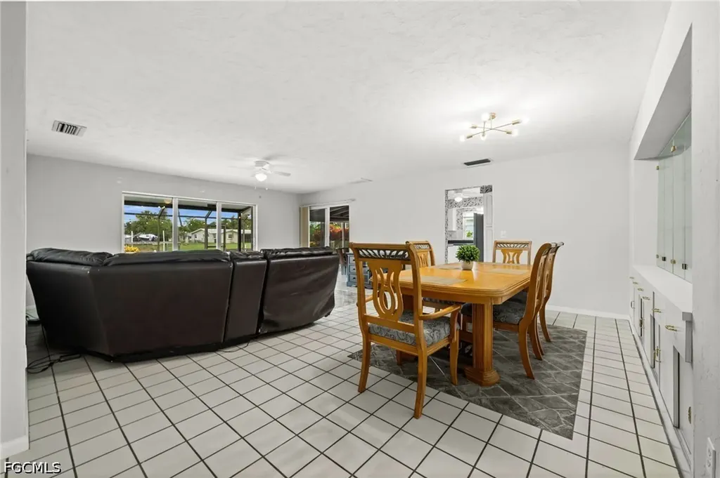 4402 SE 1st Place Cape Coral FL 33904