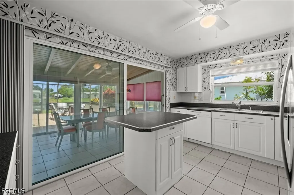 4402 SE 1st Place Cape Coral FL 33904