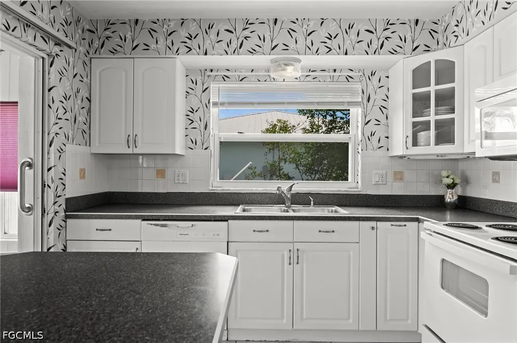 4402 SE 1st Place Cape Coral FL 33904