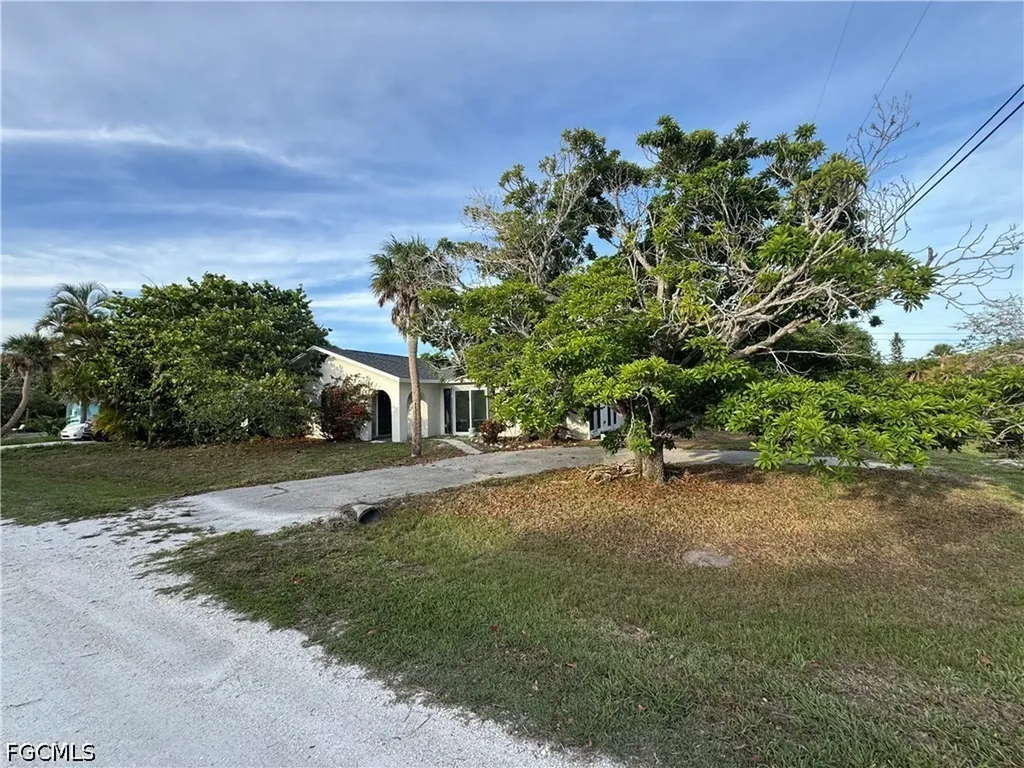 1683 Atlanta Plaza Drive Sanibel FL 33957