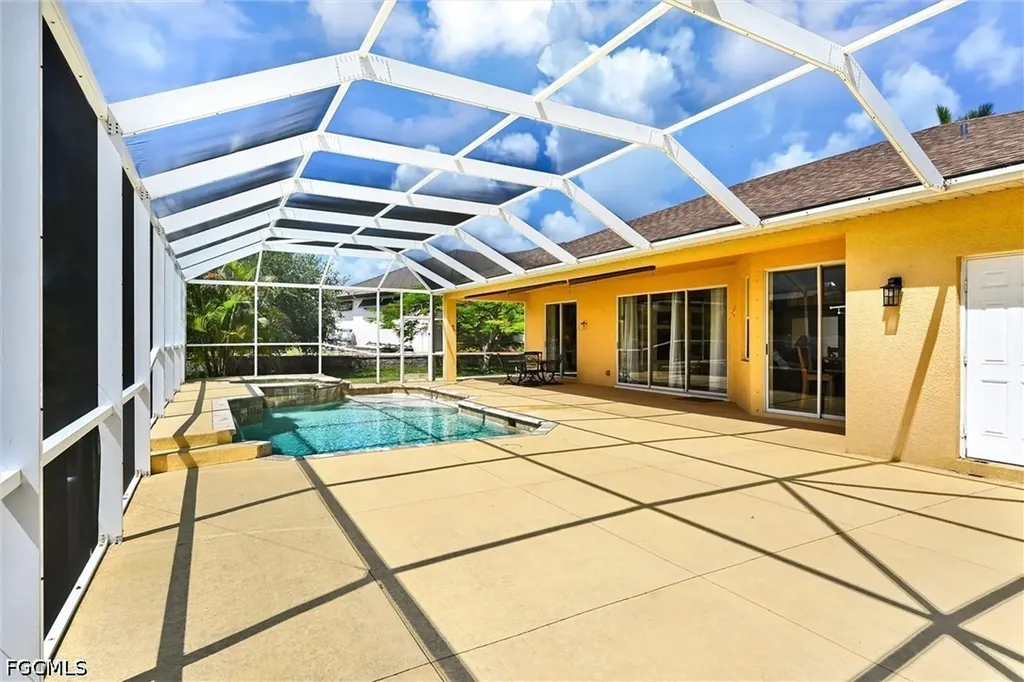 311 SW 32nd Place Cape Coral FL 33991