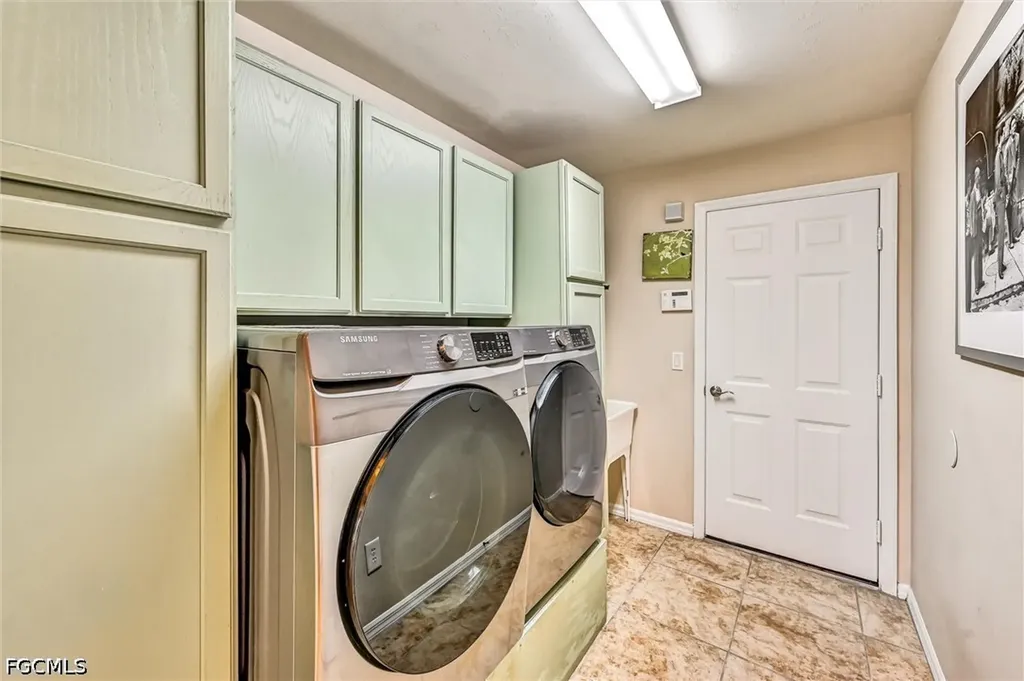 311 SW 32nd Place Cape Coral FL 33991