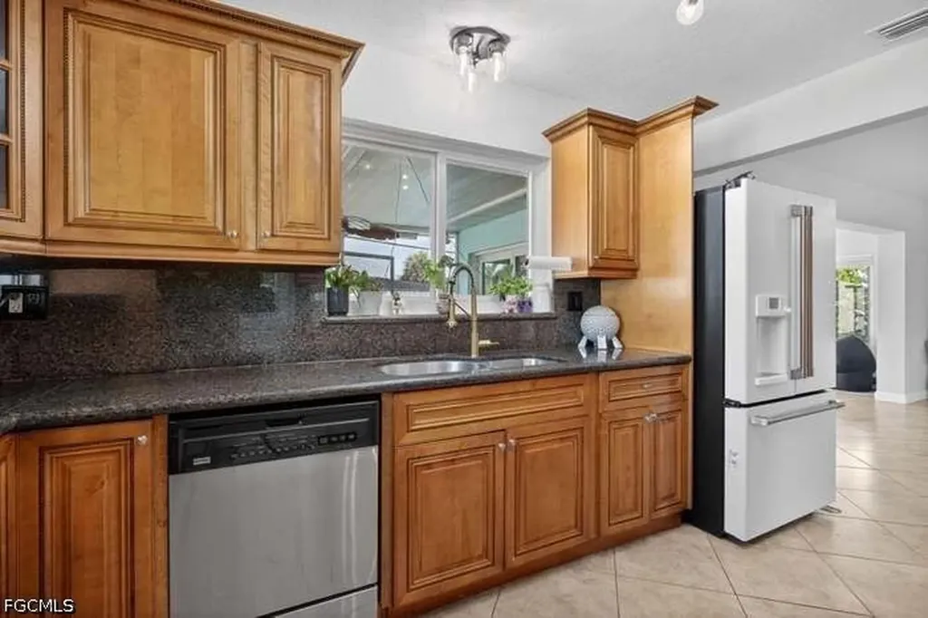 571 SE 14th Pompano Beach FL 33060