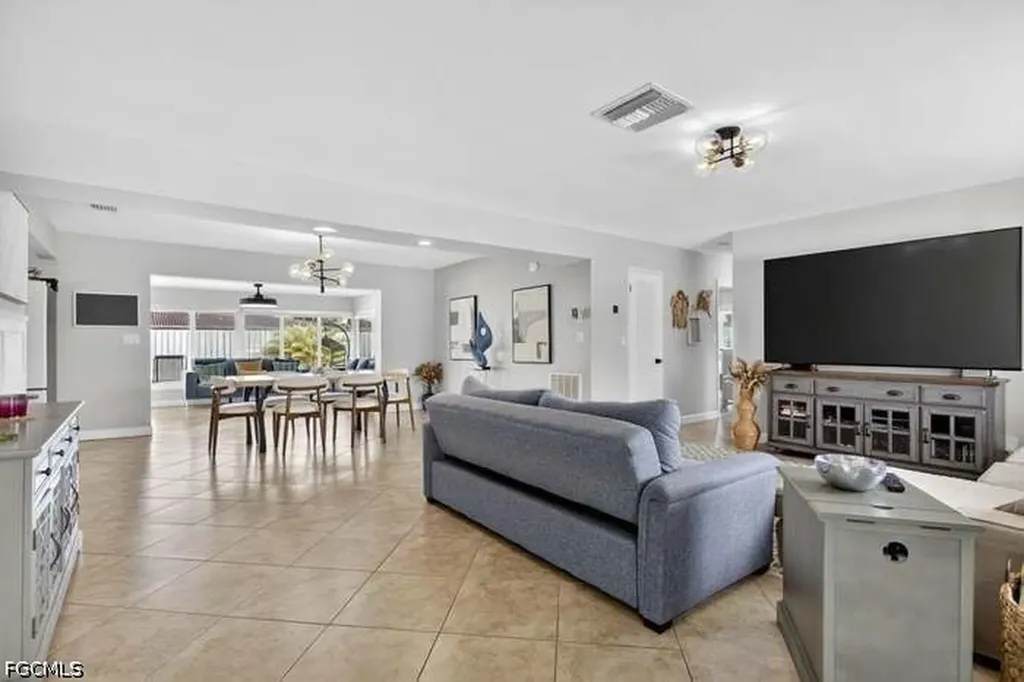 571 SE 14th Pompano Beach FL 33060