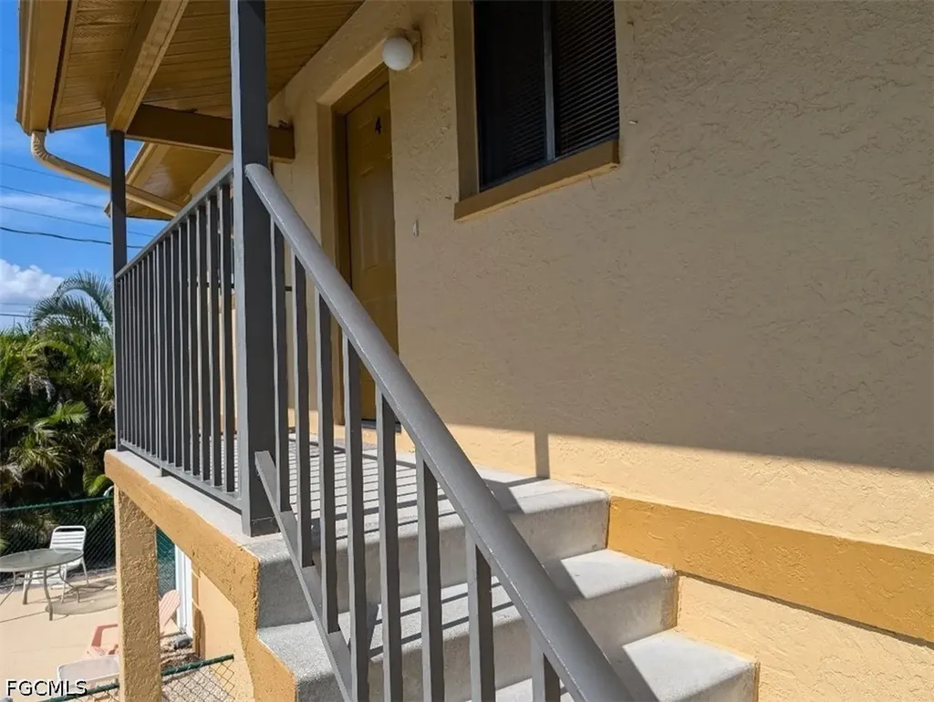 1318 SE 40th Terrace Cape Coral FL 33904
