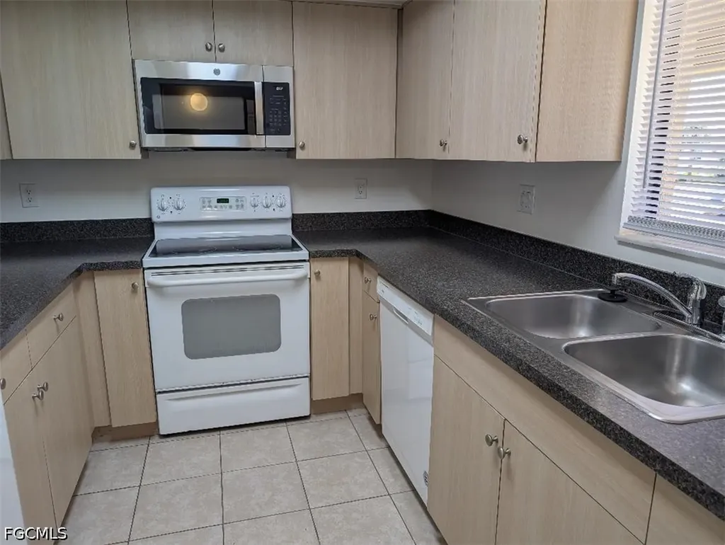1318 SE 40th Terrace Cape Coral FL 33904