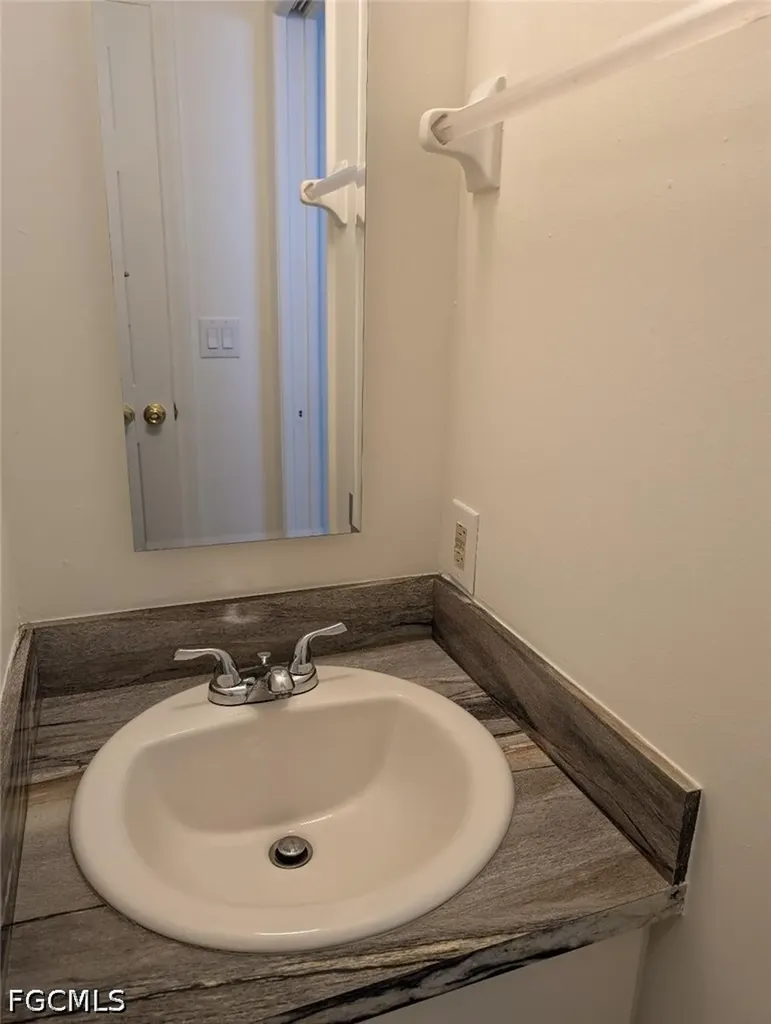 1318 SE 40th Terrace Cape Coral FL 33904