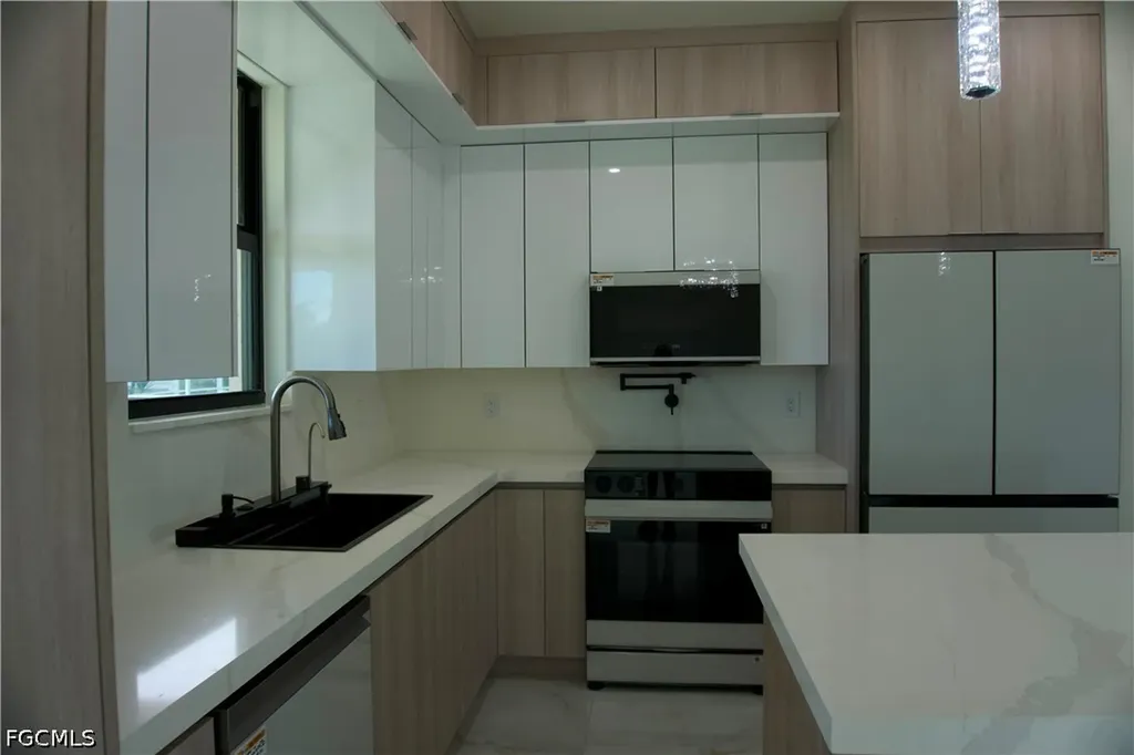 124 SE 2nd Avenue Cape Coral FL 33990