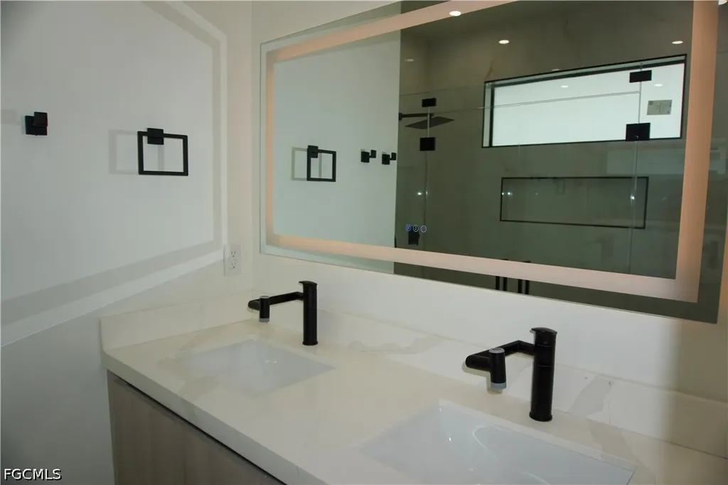 124 SE 2nd Avenue Cape Coral FL 33990