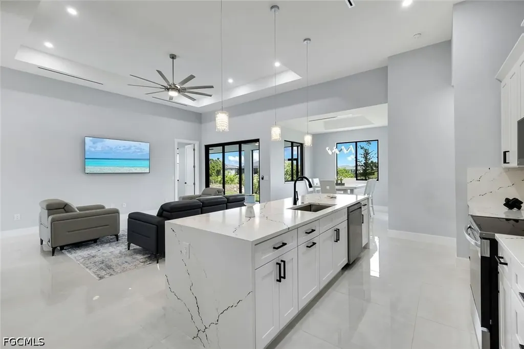313 NE 5th Terrace Cape Coral FL 33909