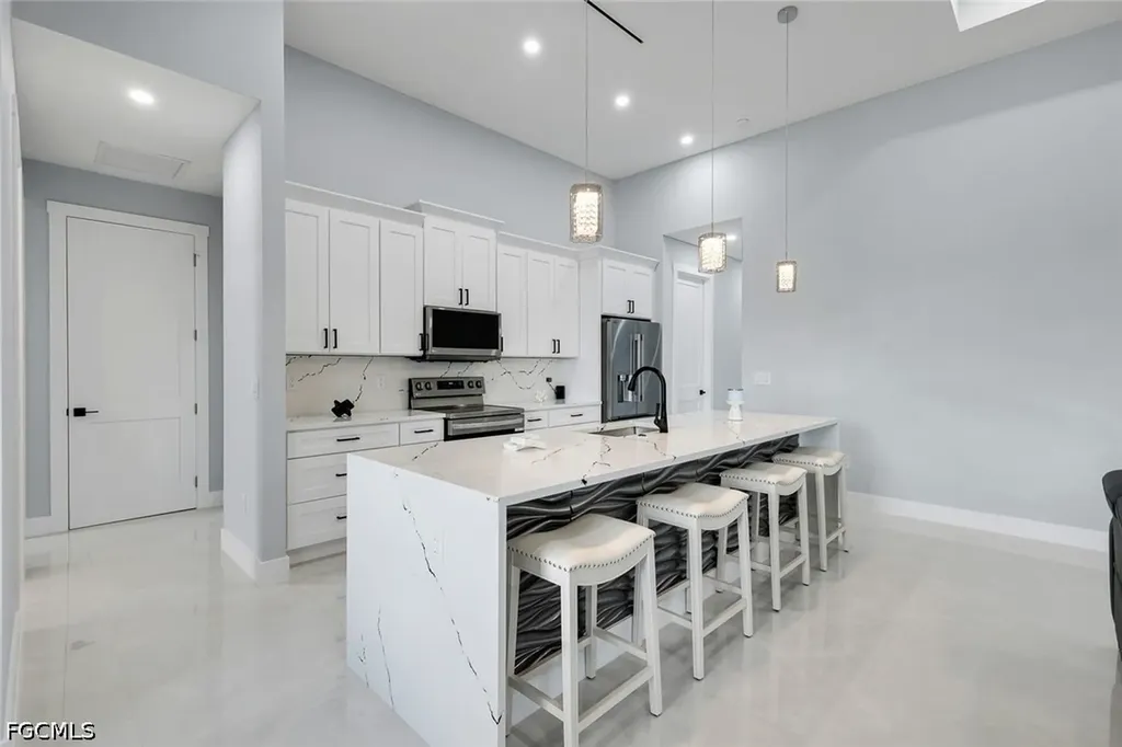 313 NE 5th Terrace Cape Coral FL 33909