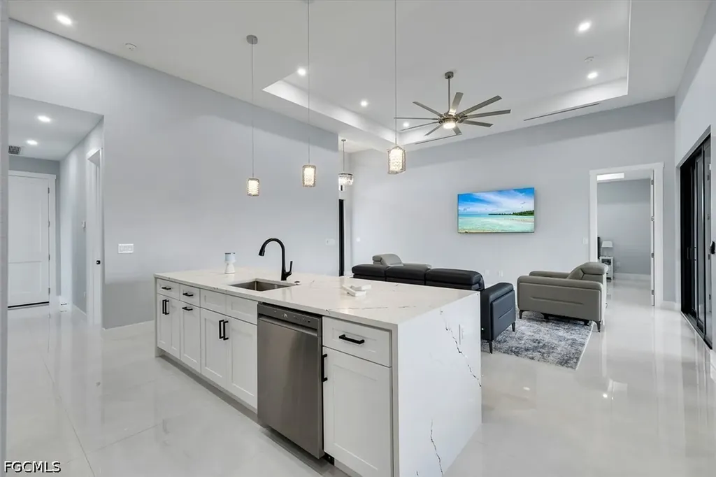 313 NE 5th Terrace Cape Coral FL 33909