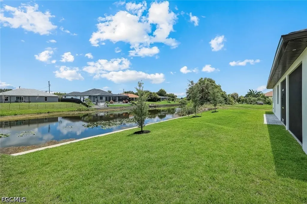 313 NE 5th Terrace Cape Coral FL 33909