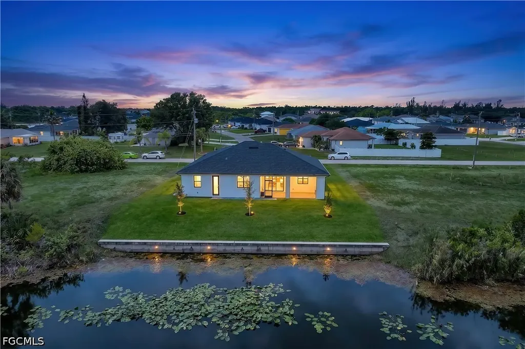 313 NE 5th Terrace Cape Coral FL 33909