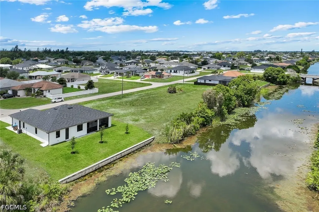 313 NE 5th Terrace Cape Coral FL 33909