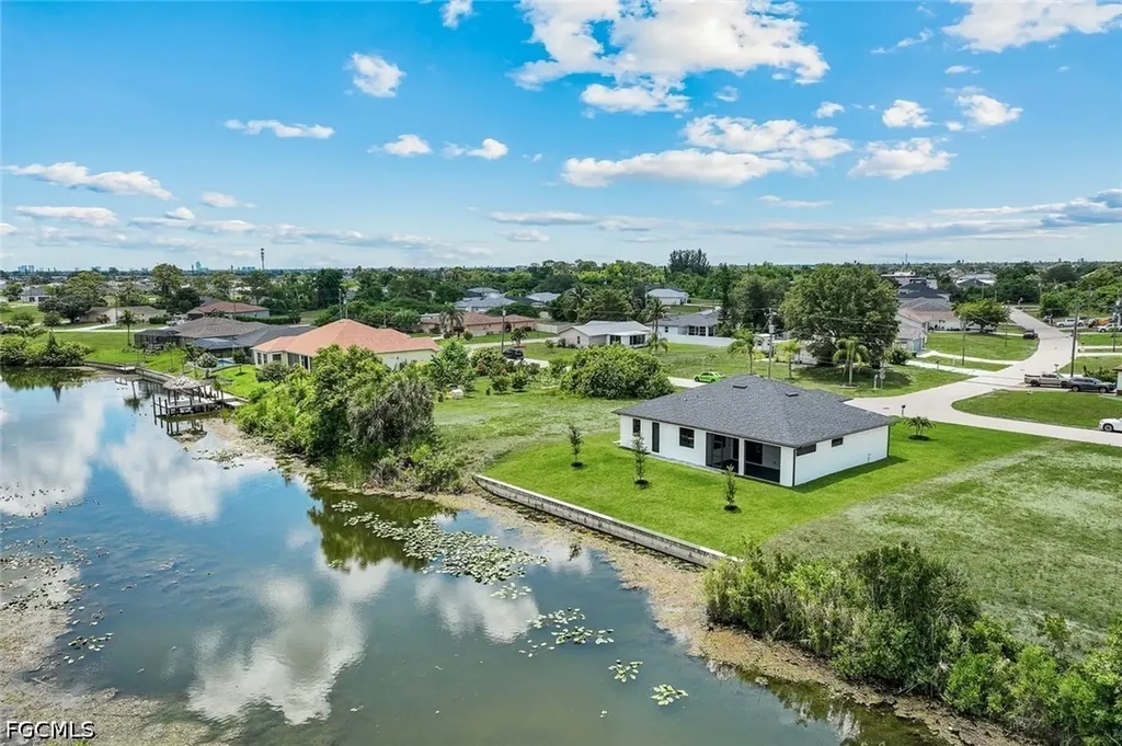 313 NE 5th Terrace Cape Coral FL 33909