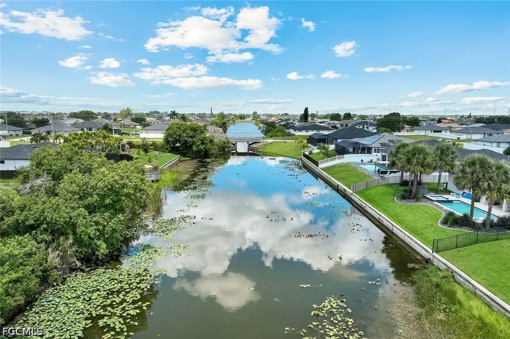 313 NE 5th Terrace Cape Coral FL 33909