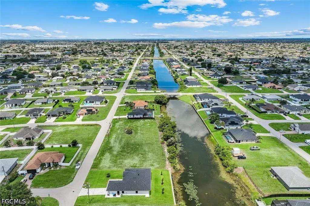 313 NE 5th Terrace Cape Coral FL 33909