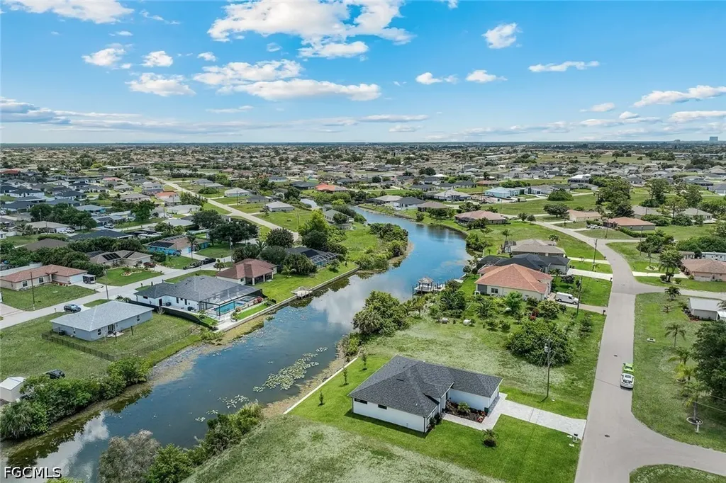 313 NE 5th Terrace Cape Coral FL 33909