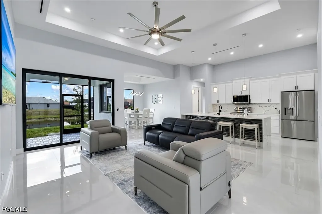 313 NE 5th Terrace Cape Coral FL 33909