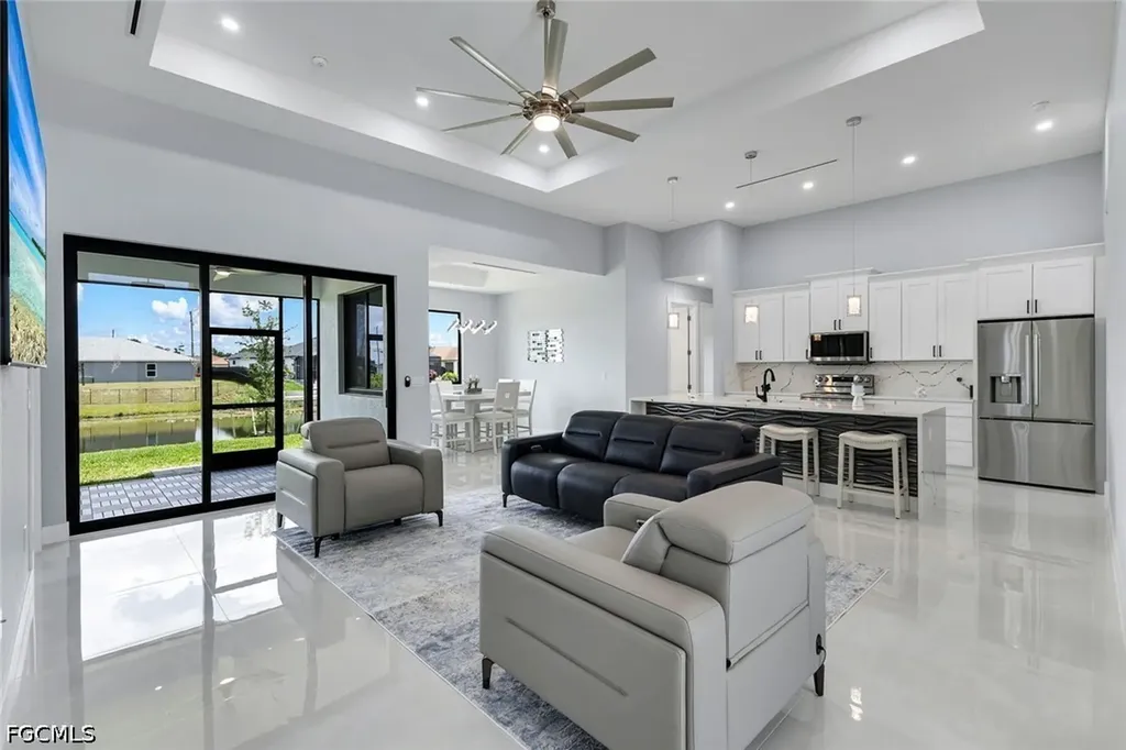 313 NE 5th Terrace Cape Coral FL 33909