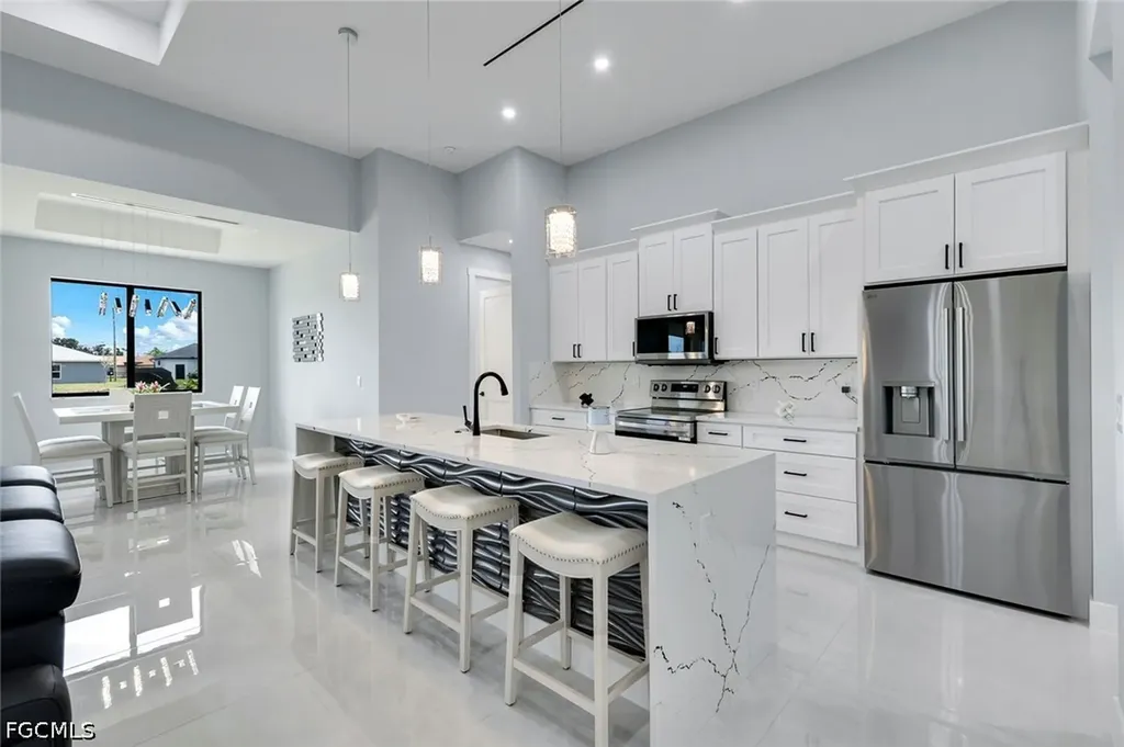 313 NE 5th Terrace Cape Coral FL 33909