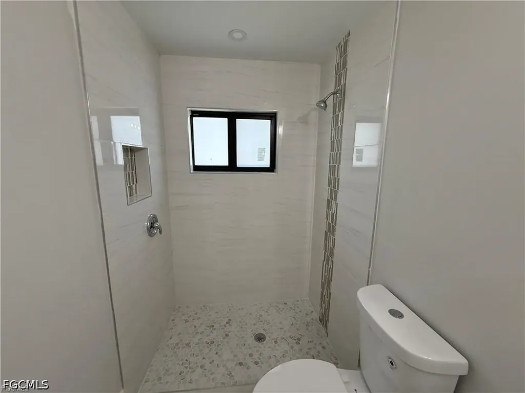 405-407 Chalet Avenue S Lehigh Acres FL 33974