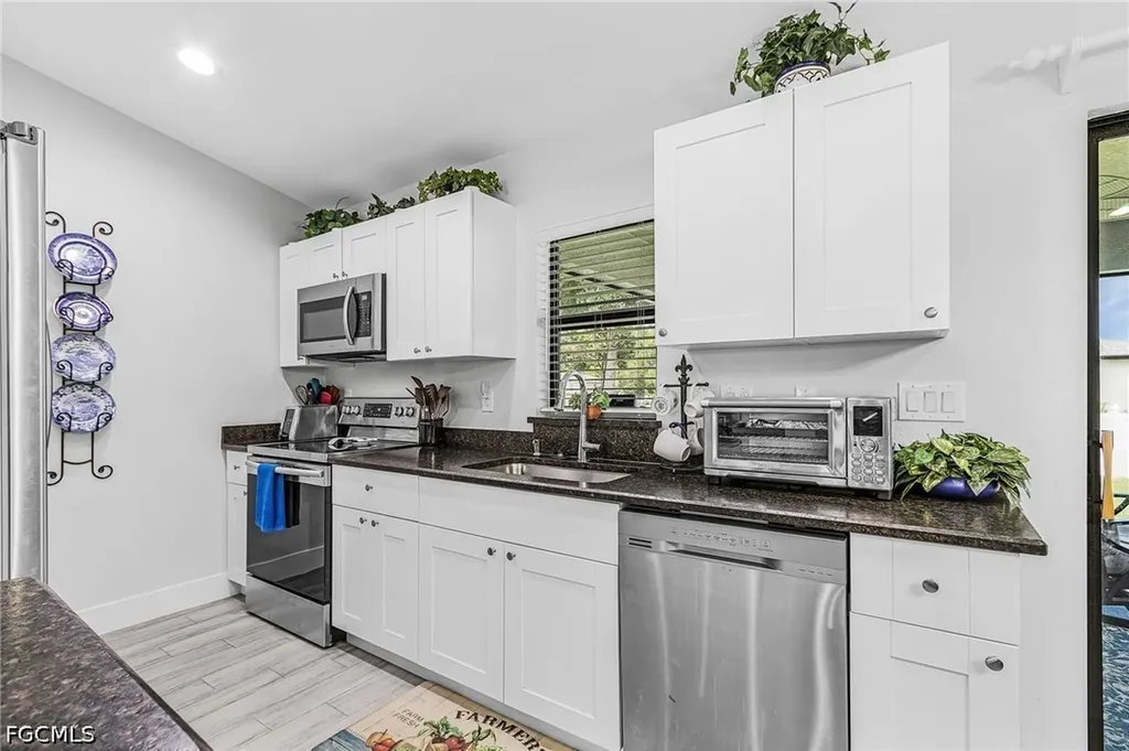4176 NW 39th Place Cape Coral FL 33993