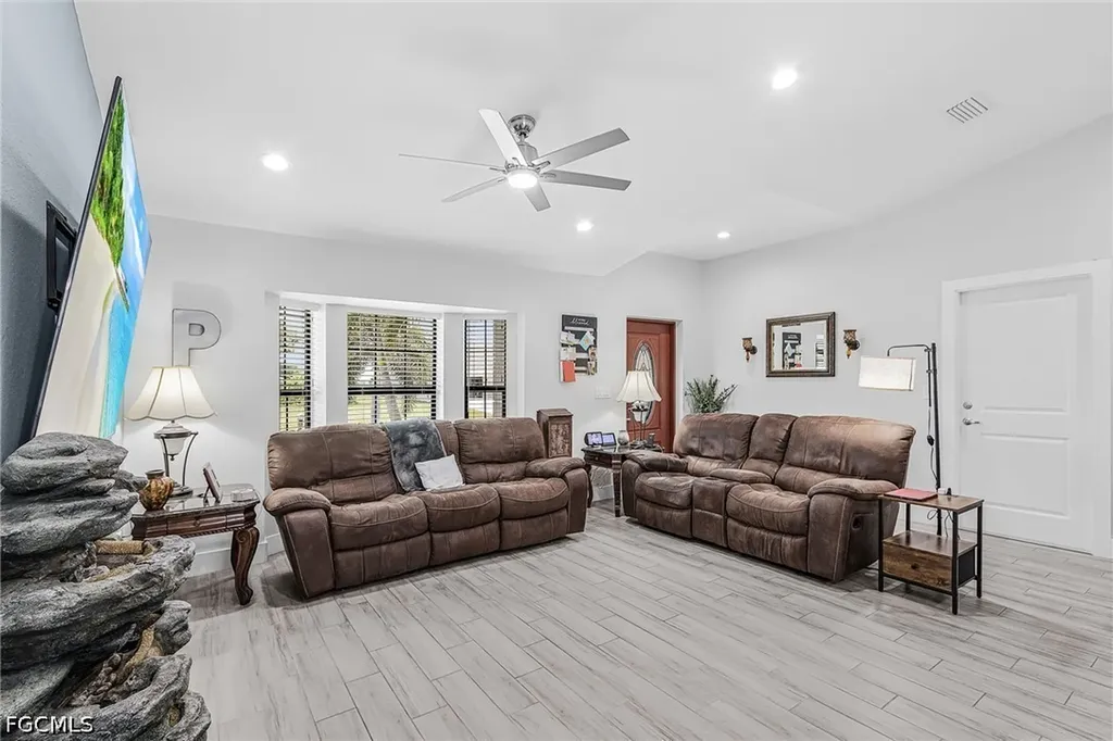 4176 NW 39th Place Cape Coral FL 33993