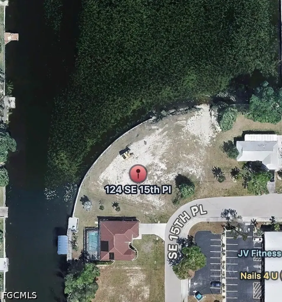 124 SE 15th Place Cape Coral FL 33990