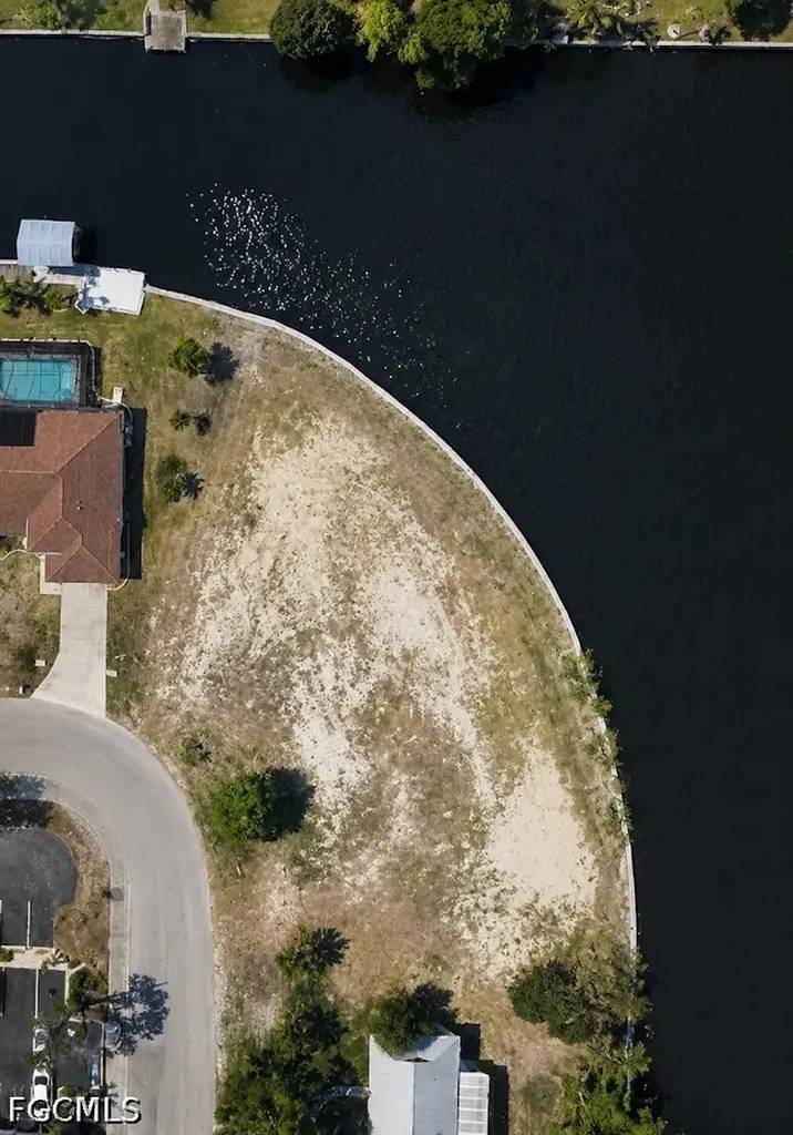 124 SE 15th Place Cape Coral FL 33990