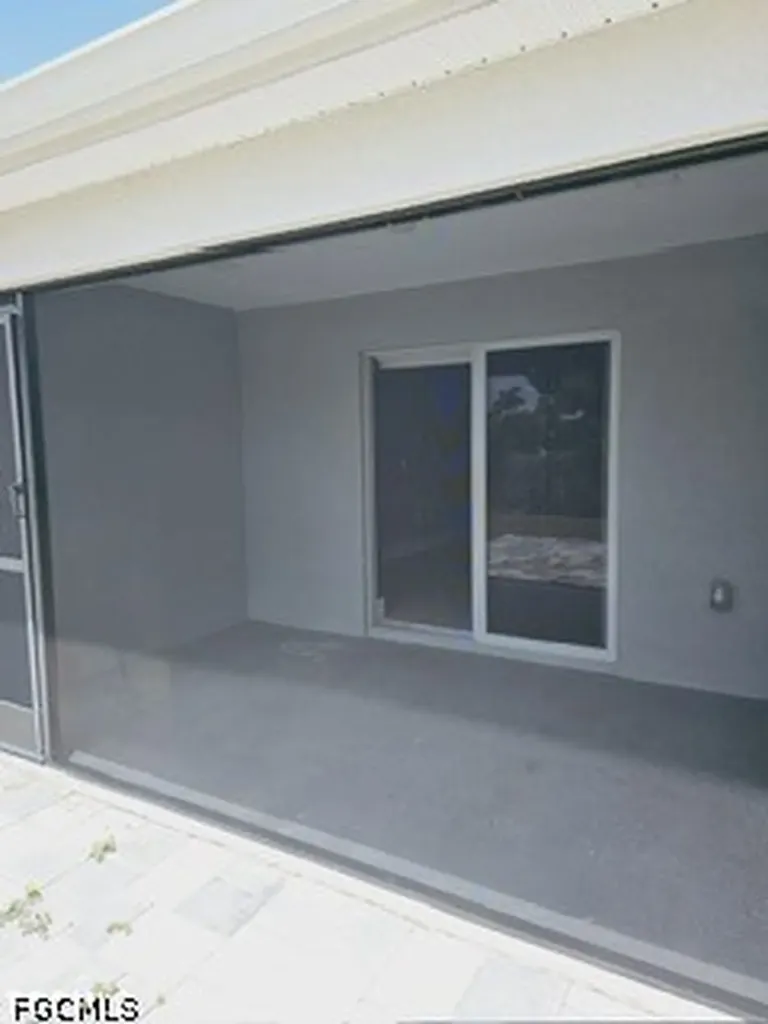 606 SW 8th Place Cape Coral FL 33991