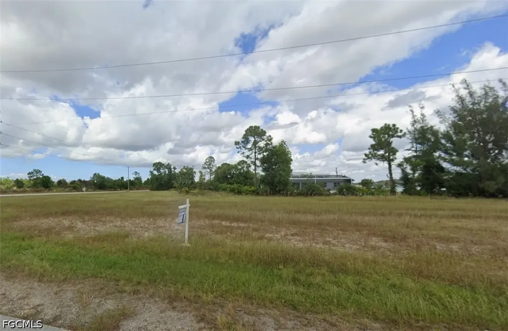 807 NE 38th Terrace Cape Coral FL 33909