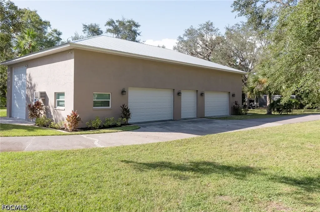 14200 Duke Highway Alva FL 33920