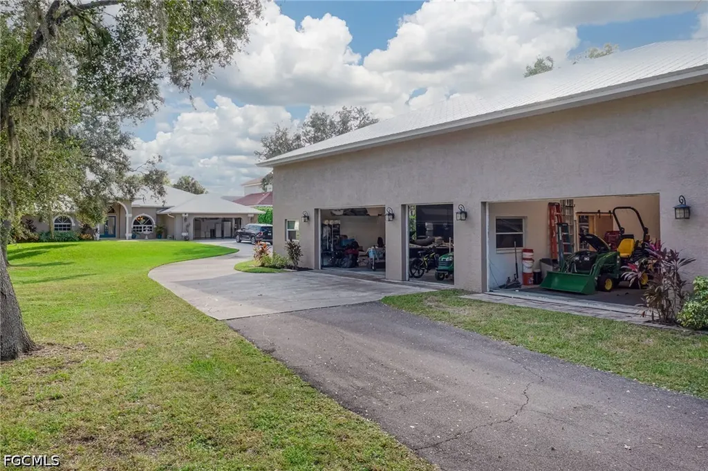 14200 Duke Highway Alva FL 33920
