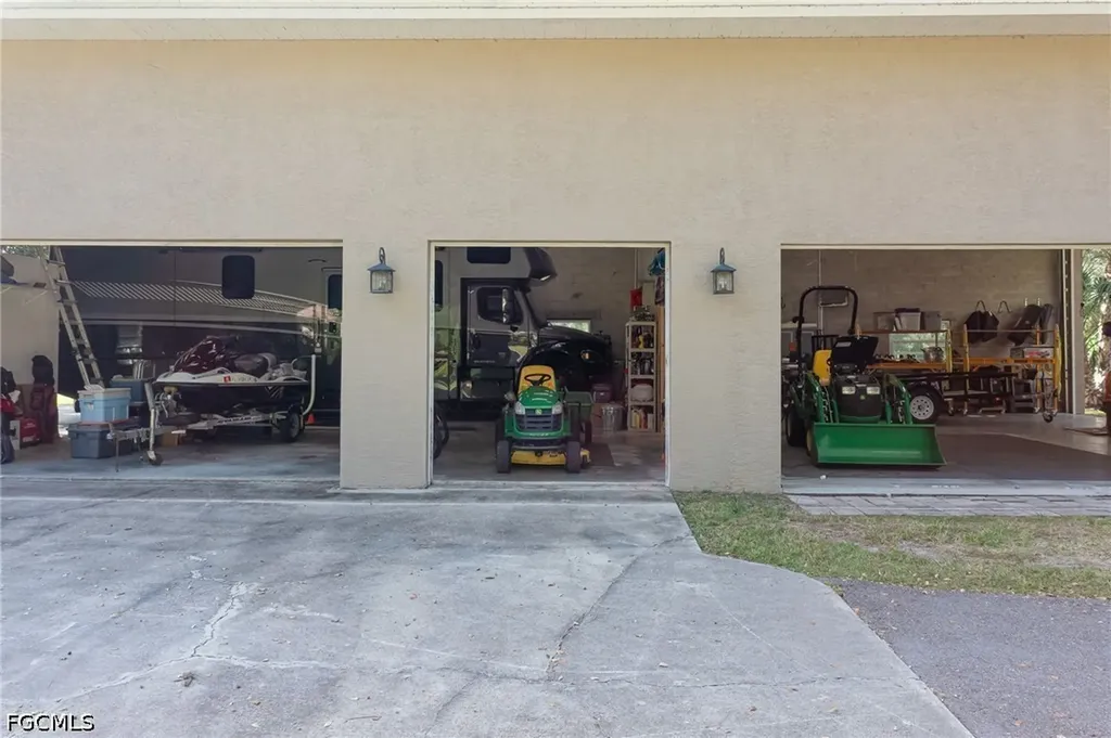 14200 Duke Highway Alva FL 33920