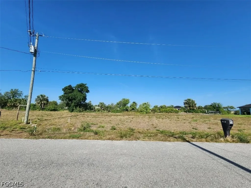2210 NE 22nd Avenue Cape Coral FL 33909