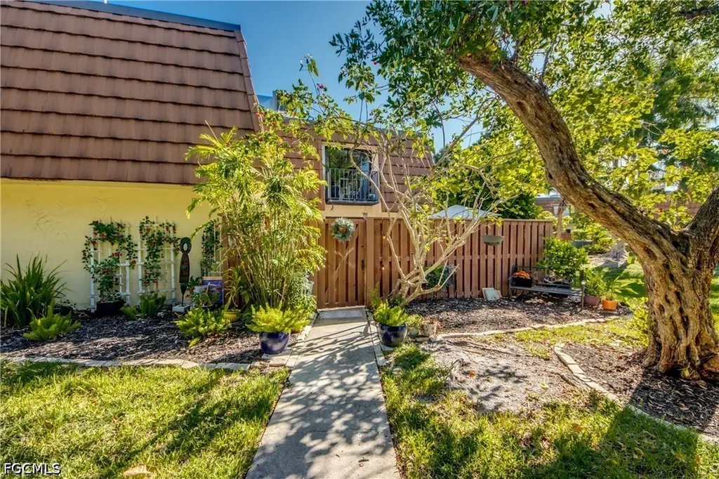5213 Cedarbend Drive Fort Myers FL 33919
