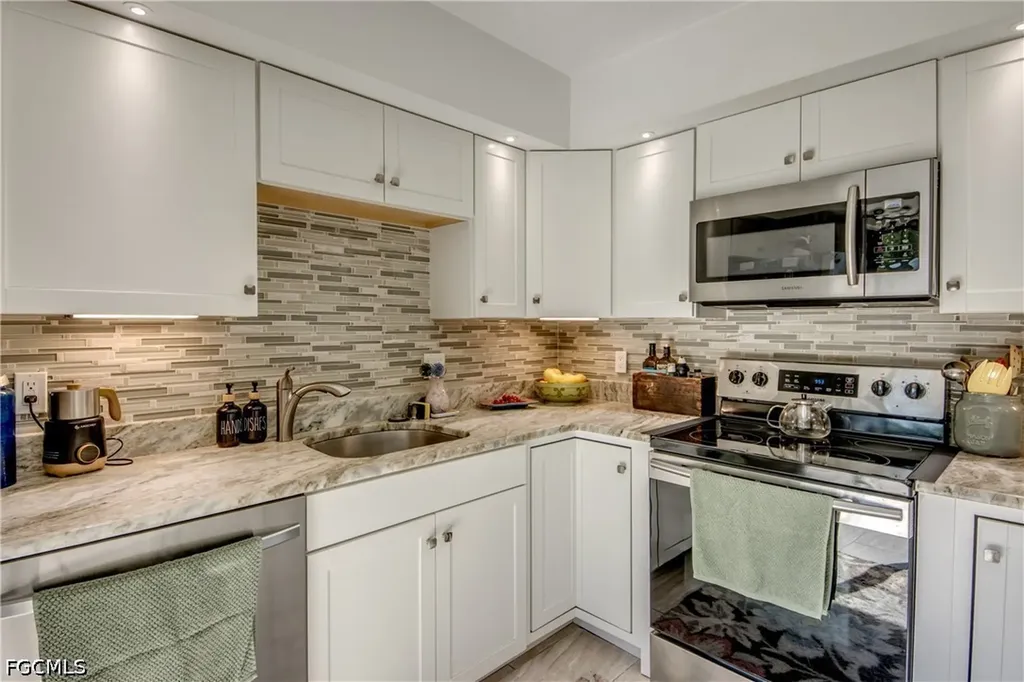 5213 Cedarbend Drive Fort Myers FL 33919