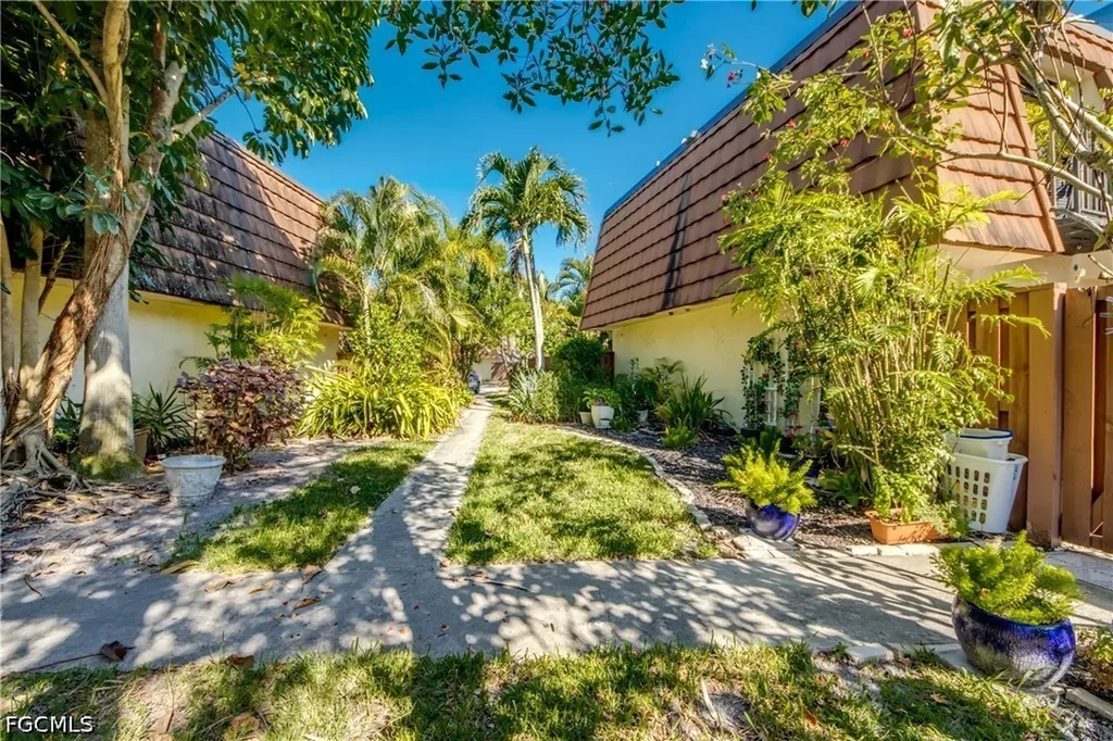 5213 Cedarbend Drive Fort Myers FL 33919