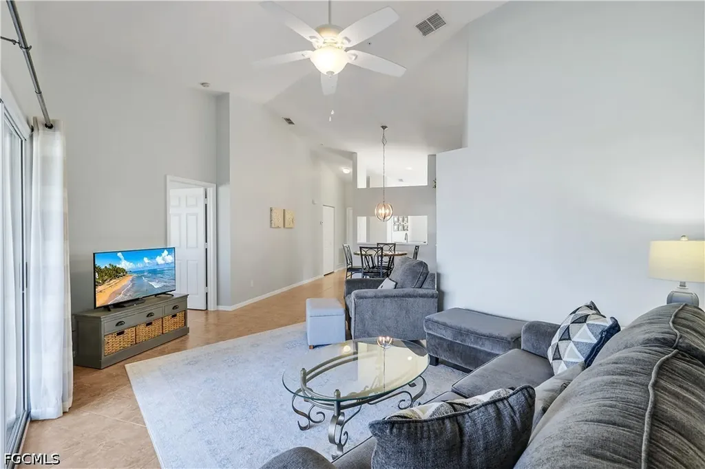 Fort Myers FL, 12131 Summergate Circle, Unit 203
