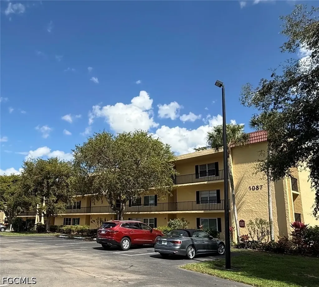 1087 Forest Lakes Drive Naples FL 34105
