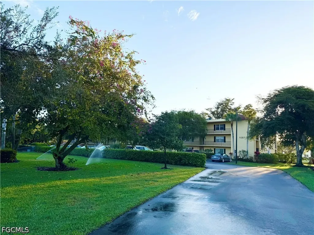 1087 Forest Lakes Drive Naples FL 34105